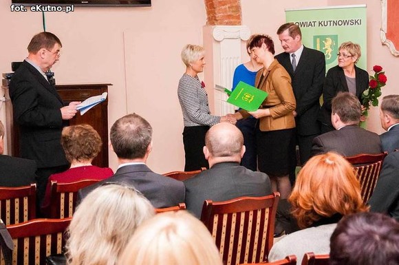 Starosta wręczyła nagrody dla nauczycieli