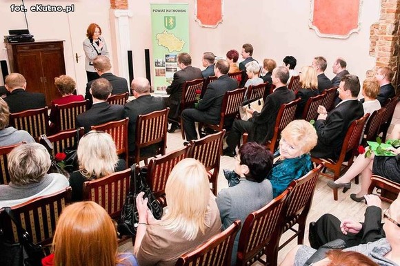 Starosta wręczyła nagrody dla nauczycieli