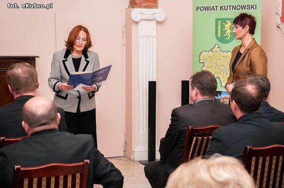 Starosta wręczyła nagrody dla nauczycieli