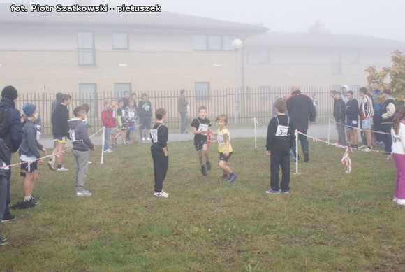 Zwycięzcy Mistrzostw Powiatu w Sztafetowych Biegach Przełajowych jadą do Rawy Mazowieckiej