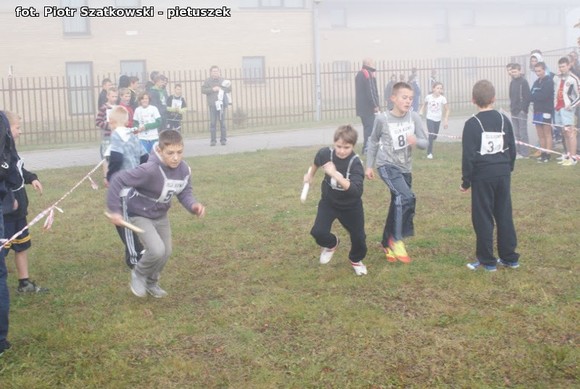 Zwycięzcy Mistrzostw Powiatu w Sztafetowych Biegach Przełajowych jadą do Rawy Mazowieckiej