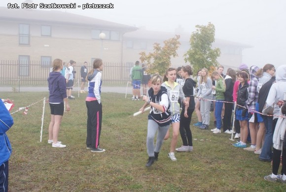 Zwycięzcy Mistrzostw Powiatu w Sztafetowych Biegach Przełajowych jadą do Rawy Mazowieckiej