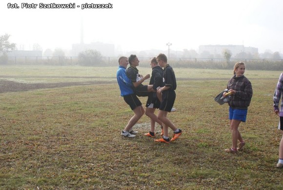 Zwycięzcy Mistrzostw Powiatu w Sztafetowych Biegach Przełajowych jadą do Rawy Mazowieckiej