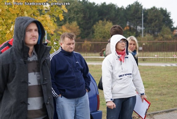 Niska frekwencja i dominacja 
