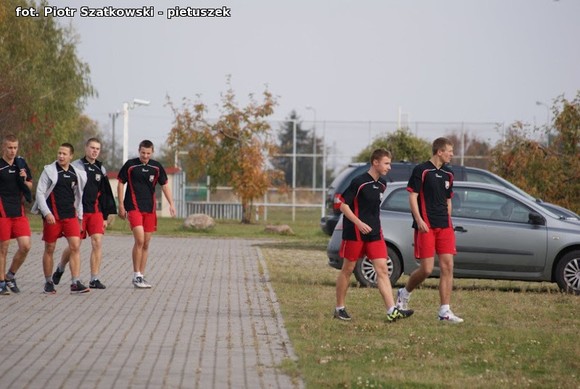 Niska frekwencja i dominacja 