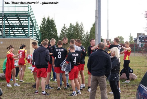 Niska frekwencja i dominacja 