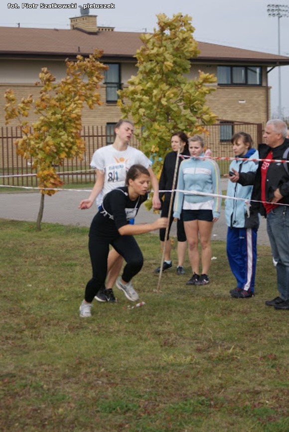 Niska frekwencja i dominacja 
