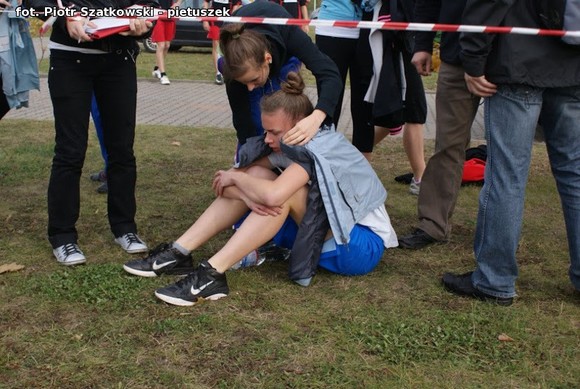 Niska frekwencja i dominacja 