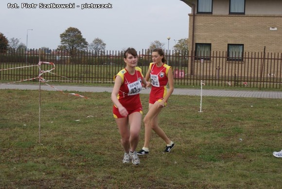 Niska frekwencja i dominacja 