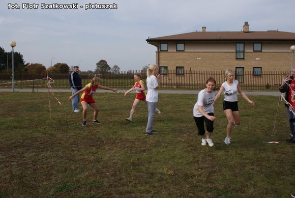 Niska frekwencja i dominacja 