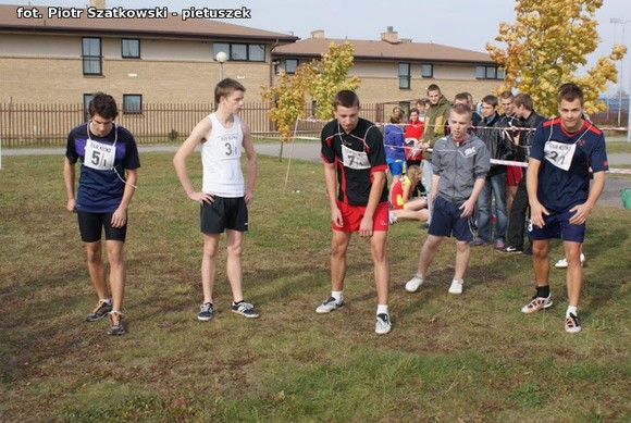 Niska frekwencja i dominacja 