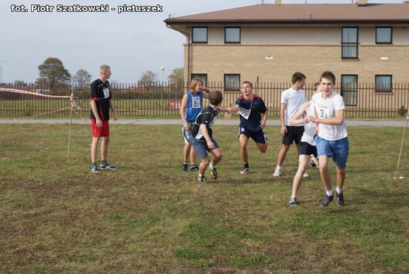 Niska frekwencja i dominacja 