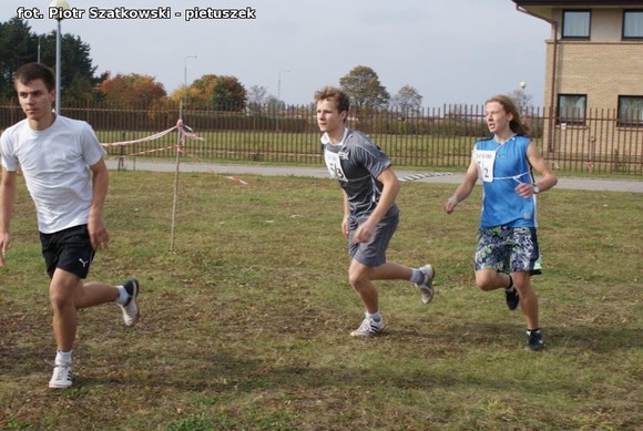 Niska frekwencja i dominacja 