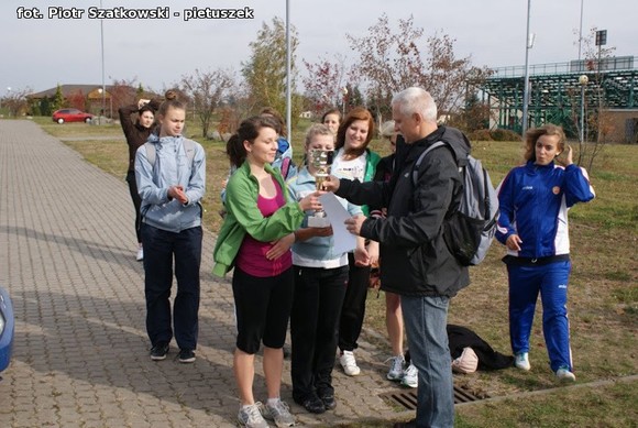 Niska frekwencja i dominacja 