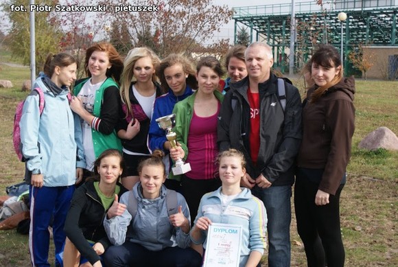 Niska frekwencja i dominacja 