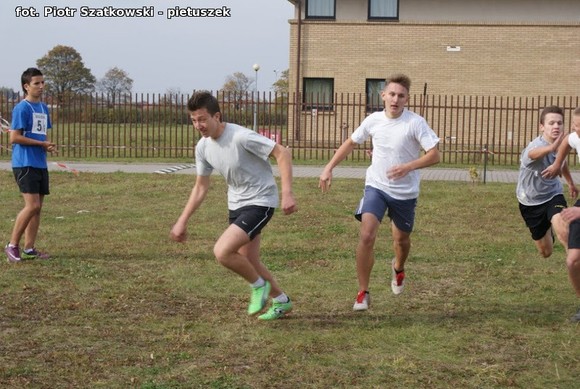 Niska frekwencja i dominacja 