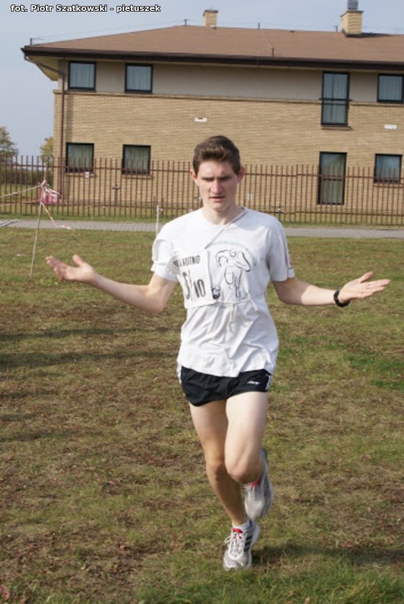 Niska frekwencja i dominacja 