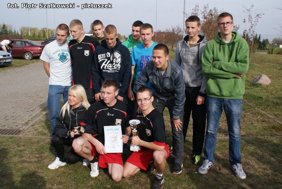 Niska frekwencja i dominacja 