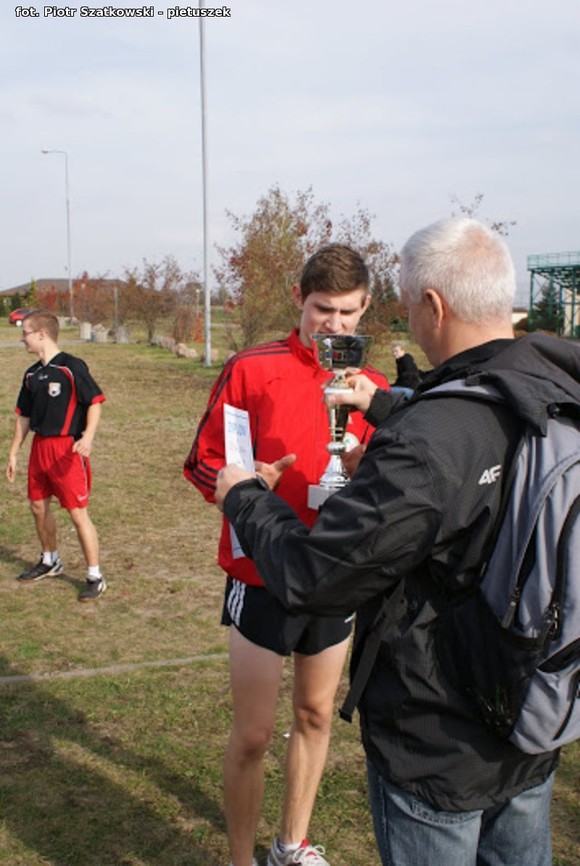 Niska frekwencja i dominacja 