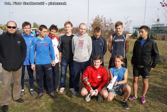 Niska frekwencja i dominacja 