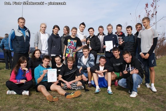 Niska frekwencja i dominacja 