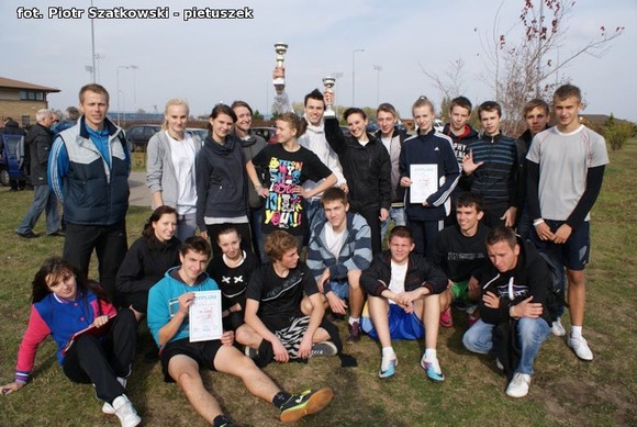 Niska frekwencja i dominacja 