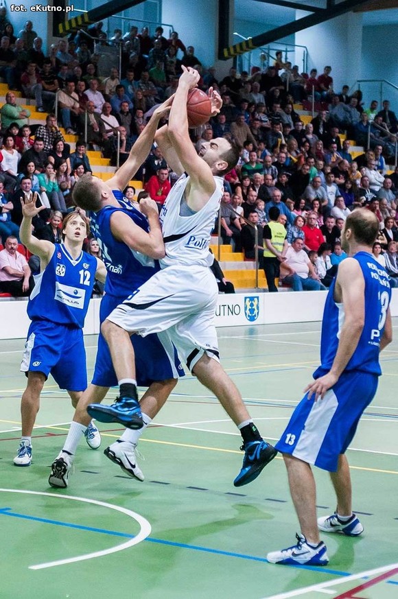 Relacja: AZS WSGK Polfarmex Kutno wygrał z AZS Politechnika BIG-PLUS Poznań  81-67