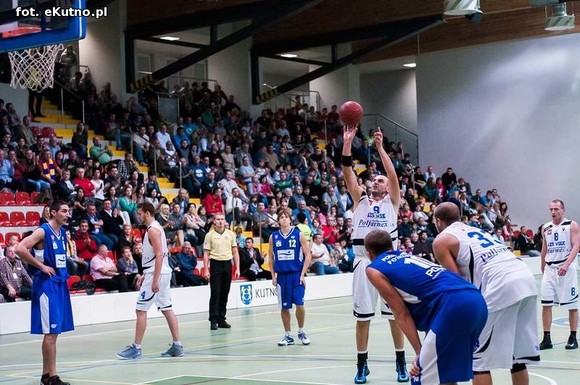 Relacja: AZS WSGK Polfarmex Kutno wygrał z AZS Politechnika BIG-PLUS Poznań  81-67