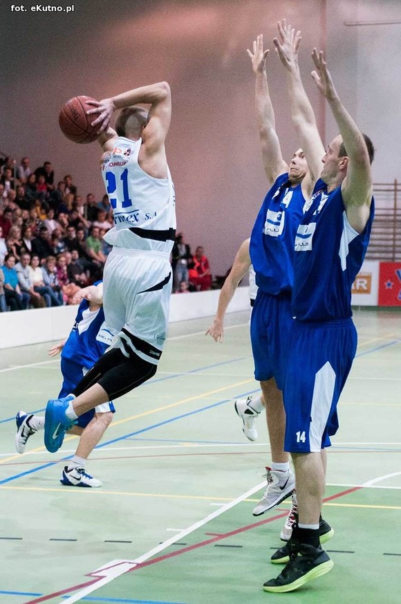 Relacja: AZS WSGK Polfarmex Kutno wygrał z AZS Politechnika BIG-PLUS Poznań  81-67