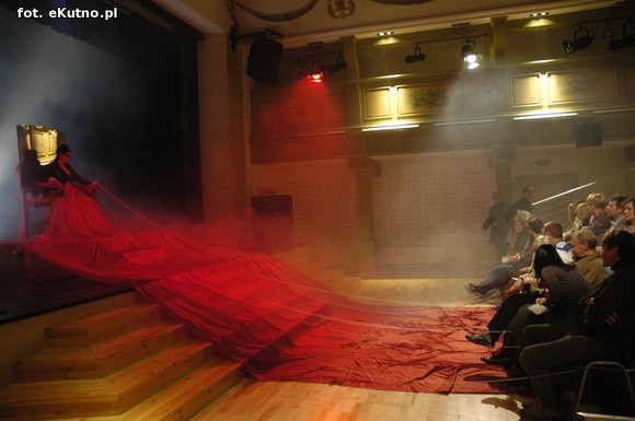 Kto zrozumiał w Kutnie Gyubala Wahazara? Matka.