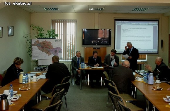 Lotnisko i plaża w Kutnie! Dyskusja o przyszłości miasta w Regionalnej Izbie Gospodarczej