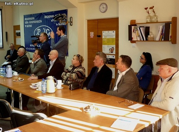 Lotnisko i plaża w Kutnie! Dyskusja o przyszłości miasta w Regionalnej Izbie Gospodarczej