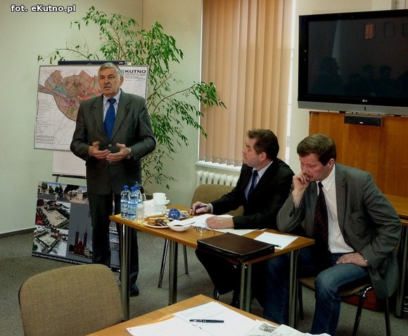 Lotnisko i plaża w Kutnie! Dyskusja o przyszłości miasta w Regionalnej Izbie Gospodarczej