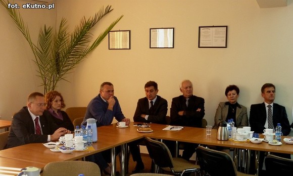 Lotnisko i plaża w Kutnie! Dyskusja o przyszłości miasta w Regionalnej Izbie Gospodarczej