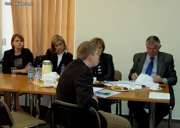 Lotnisko i plaża w Kutnie! Dyskusja o przyszłości miasta w Regionalnej Izbie Gospodarczej