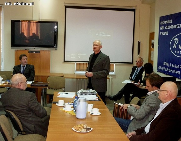 Lotnisko i plaża w Kutnie! Dyskusja o przyszłości miasta w Regionalnej Izbie Gospodarczej