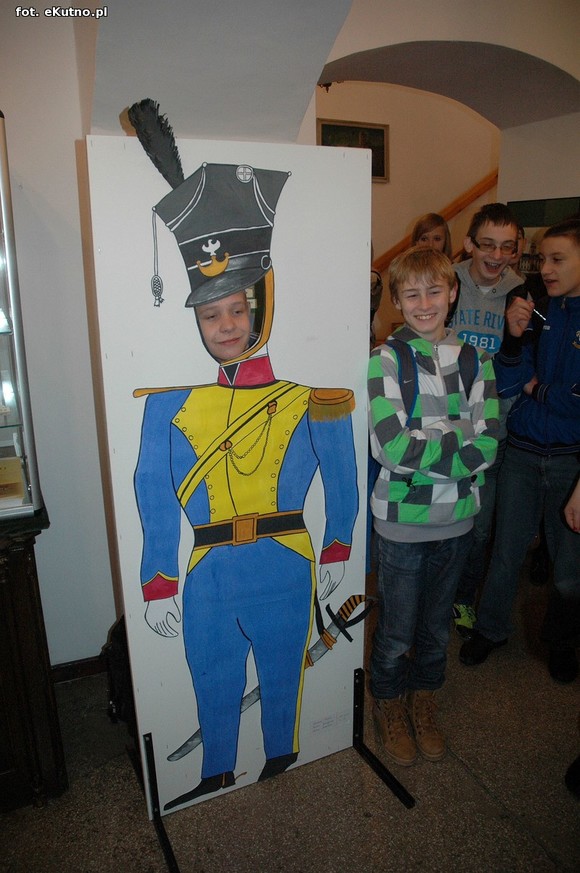 Spotkania z historią: Stroje z epoki, lekcja o broni i odkrywanie kutnowskich zabytków