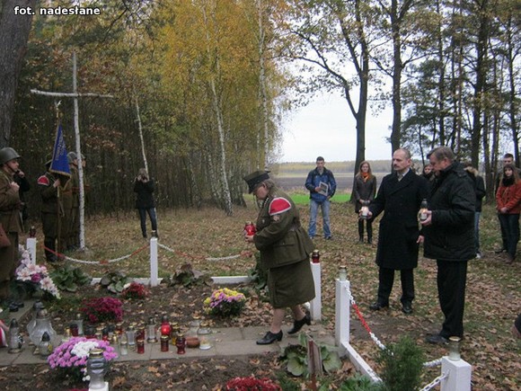 Relacja Stowarzyszenia Clonovia: Oddali hołd poległym żołnierzom