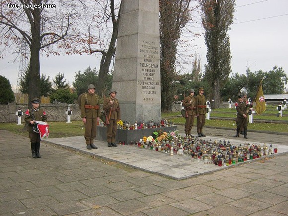 Relacja Stowarzyszenia Clonovia: Oddali hołd poległym żołnierzom