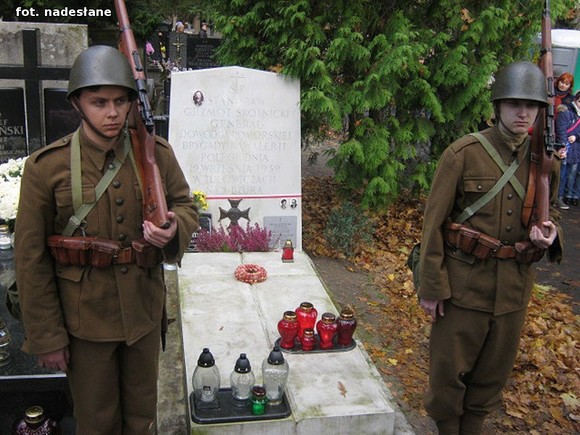 Relacja Stowarzyszenia Clonovia: Oddali hołd poległym żołnierzom
