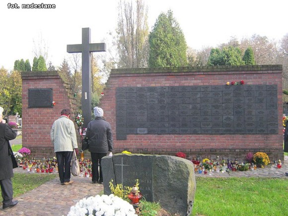 Relacja Stowarzyszenia Clonovia: Oddali hołd poległym żołnierzom