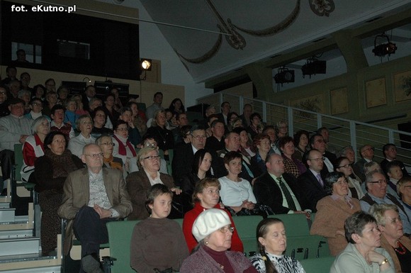 Cała sala śpiewała pieśni patriotyczne