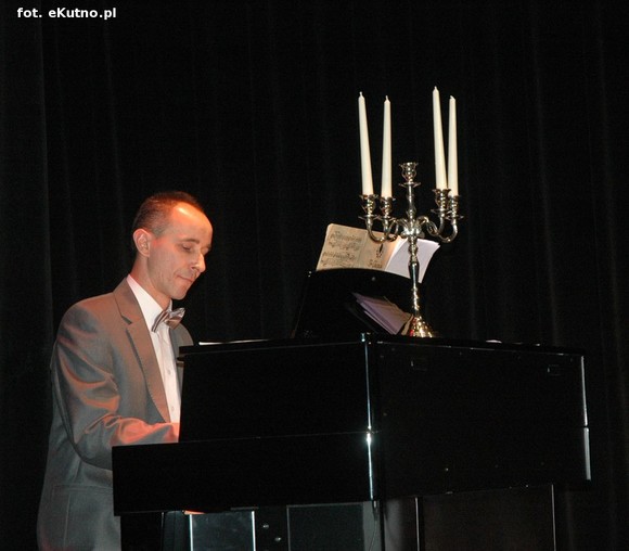 Cała sala śpiewała pieśni patriotyczne