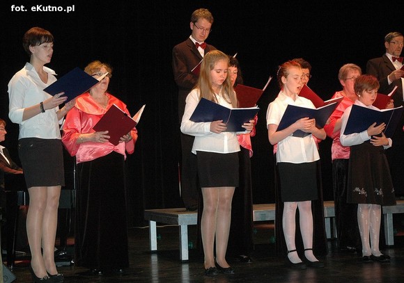 Cała sala śpiewała pieśni patriotyczne