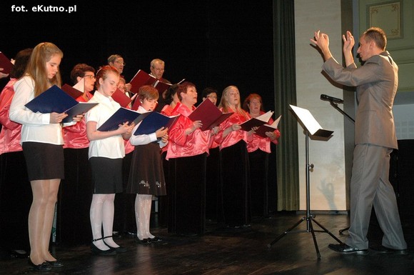 Cała sala śpiewała pieśni patriotyczne