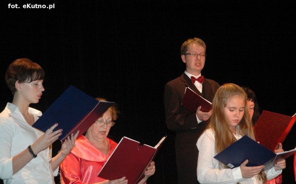 Cała sala śpiewała pieśni patriotyczne