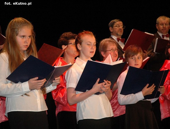 Cała sala śpiewała pieśni patriotyczne