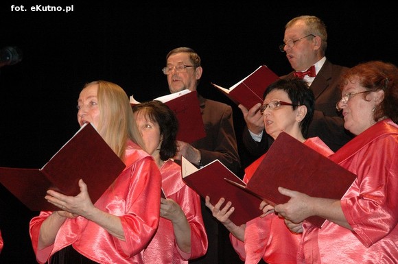 Cała sala śpiewała pieśni patriotyczne