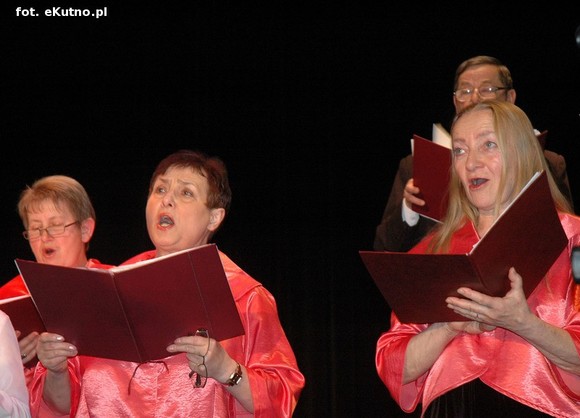 Cała sala śpiewała pieśni patriotyczne