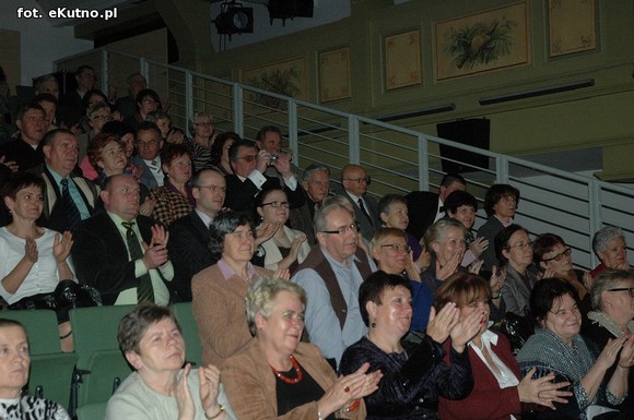 Cała sala śpiewała pieśni patriotyczne
